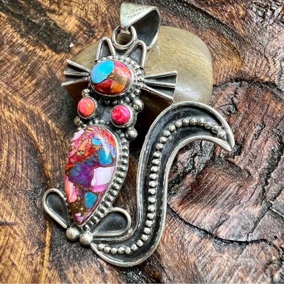 Dahlia Stone Cat Pendant in Solid Sterling Silver – 925 Stamped - Picture 5 of 15